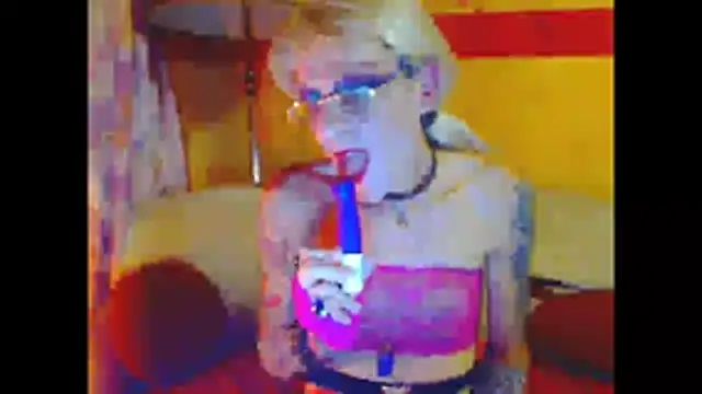 Snapshot of cuxladyboy chatting on 07/15/26, 04:01 cuxladyboy online show from 07/15/26, 04:01