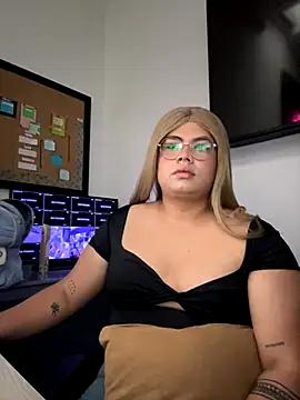 Snapshot of Tom_Silver__ chatting on 11/12/25, 10:09 Tom Silver online show from 11/12/25, 10:09