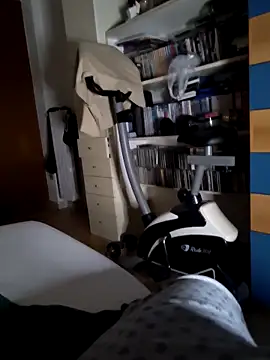 Snapshot of Nikart83 chatting on 10/18/25, 05:57 Nikart83 online show from 10/18/25, 05:57