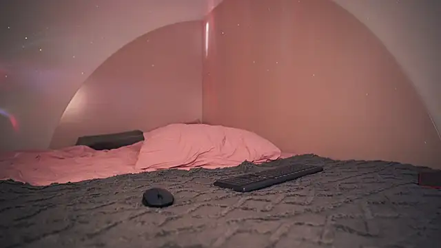 Snapshot of Leona_Mell chatting on 03/05/25, 02:25 Leona Mell online show from 03/05/25, 02:25