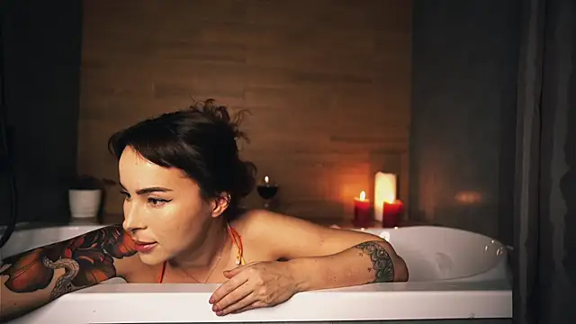 Snapshot of Leona_Mell chatting on 03/17/25, 10:06 Leona Mell online show from 03/17/25, 10:06