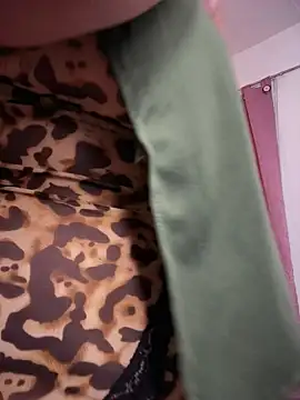  Shara Handal  online show from 11/16/25, 06:52