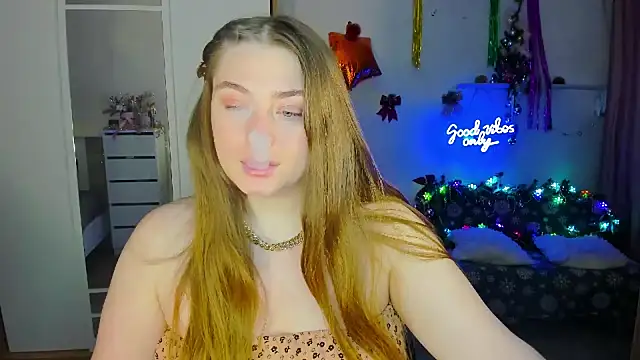 Snapshot of Demure_Smile chatting on 12/06/24, 03:52 Demure Smile online show from 12/06/24, 03:52