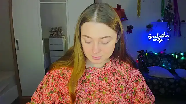 Snapshot of Demure_Smile chatting on 12/08/24, 04:14 Demure Smile online show from 12/08/24, 04:14