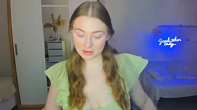 Snapshot of Demure_Smile chatting on 02/08/25, 07:04 Demure Smile online show from 02/08/25, 07:04