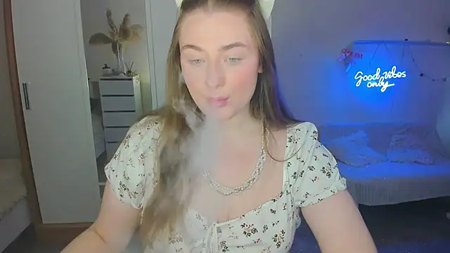 Snapshot of Demure_Smile chatting on 02/09/25, 07:16 Demure Smile online show from 02/09/25, 07:16