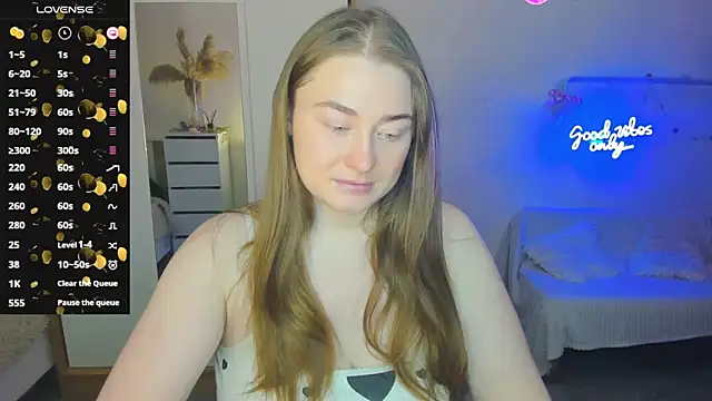 Snapshot of Demure_Smile chatting on 02/13/25, 04:54 Demure Smile online show from 02/13/25, 04:54