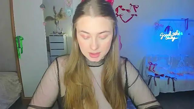 Snapshot of Demure_Smile chatting on 02/14/25, 02:44 Demure Smile online show from 02/14/25, 02:44