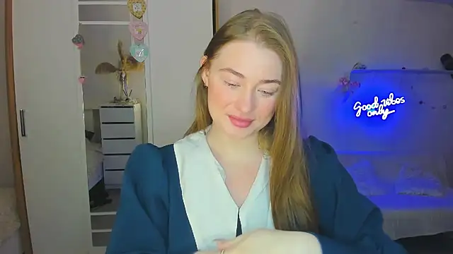 Snapshot of Demure_Smile chatting on 02/15/25, 01:53 Demure Smile online show from 02/15/25, 01:53