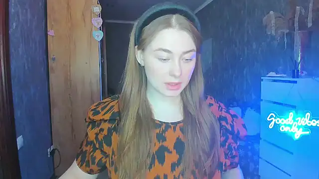 Snapshot of Demure_Smile chatting on 02/26/25, 06:04 Demure Smile online show from 02/26/25, 06:04