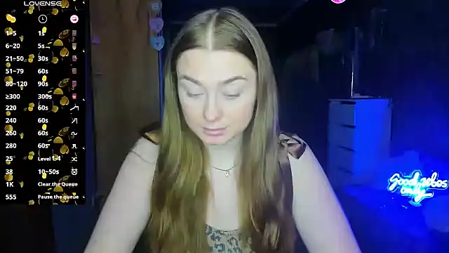 Snapshot of Demure_Smile chatting on 03/13/25, 07:42 Demure Smile online show from 03/13/25, 07:42