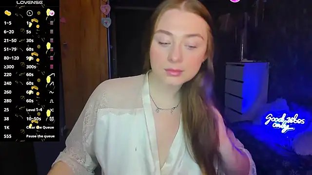 Snapshot of Demure_Smile chatting on 03/14/25, 06:10 Demure Smile online show from 03/14/25, 06:10