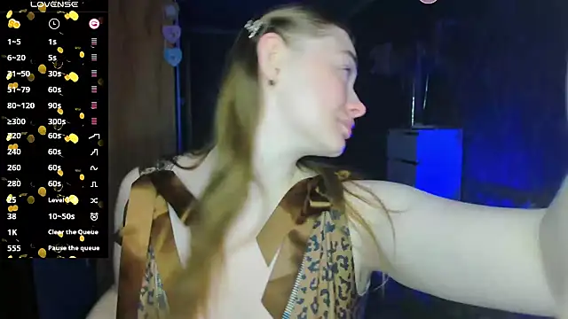 Snapshot of Demure_Smile chatting on 03/22/25, 04:56 Demure Smile online show from 03/22/25, 04:56