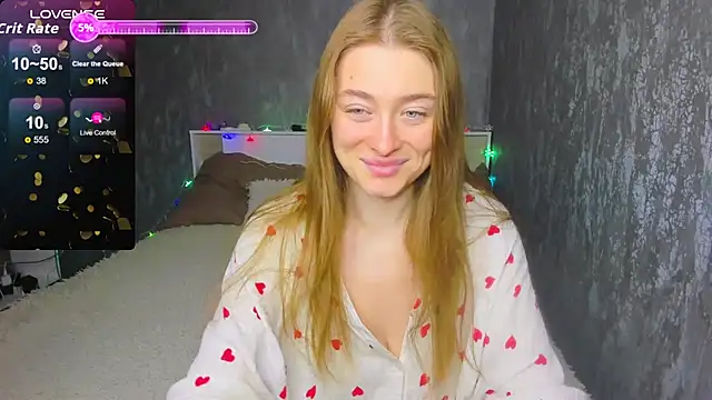 Snapshot of Demure_Smile chatting on 10/13/25, 04:34 Demure Smile online show from 10/13/25, 04:34