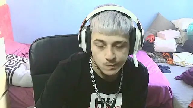 Snapshot of Nenejoven16- chatting on 02/11/25, 10:26 Nenejoven16- online show from 02/11/25, 10:26