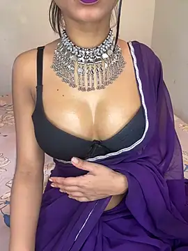 Snapshot of Hot-sexy222 chatting on 12/19/24, 08:45 Hot-sexy222 online show from 12/19/24, 08:45