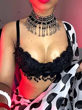 Snapshot of Hot-sexy222 chatting on 10/19/25, 01:28 Hot-sexy222 online show from 10/19/25, 01:28