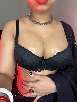 Hot-sexy222 online show from 04/15/26, 01:45