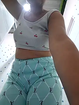 Snapshot of sexy-latin10 chatting on 09/26/25, 10:30 sexy-latin10 online show from 09/26/25, 10:30