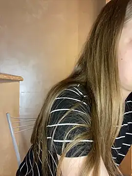 MollyDolle online show from 11/28/25, 08:00