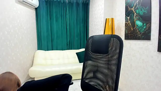 Snapshot of MileyWings chatting on 01/28/25, 02:21 MileyWings online show from 01/28/25, 02:21