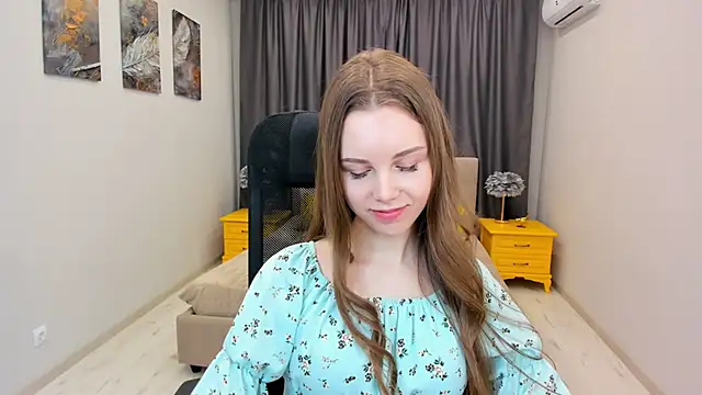 Snapshot of MileyWings chatting on 03/08/25, 04:23 MileyWings online show from 03/08/25, 04:23