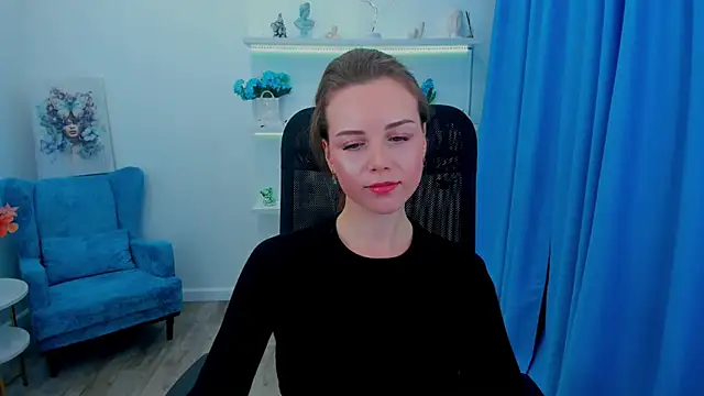 Snapshot of MileyWings chatting on 11/17/25, 11:27 MileyWings online show from 11/17/25, 11:27