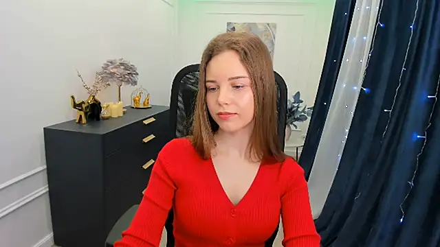 Snapshot of MileyWings chatting on 01/13/26, 12:21 MileyWings online show from 01/13/26, 12:21