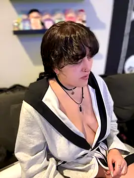 Snapshot of ThicBunz chatting on 10/26/25, 03:51 ThicBunz online show from 10/26/25, 03:51