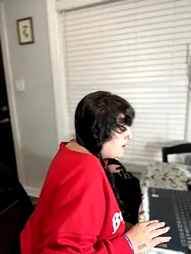 Snapshot of ThicBunz chatting on 10/27/25, 04:00 ThicBunz online show from 10/27/25, 04:00