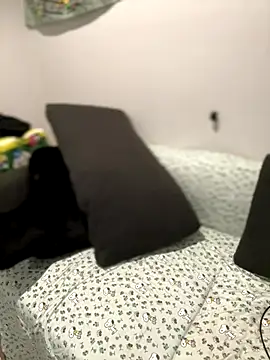 Snapshot of ThicBunz chatting on 10/28/25, 03:58 ThicBunz online show from 10/28/25, 03:58