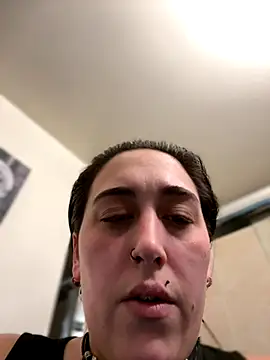 Snapshot of ThicBunz chatting on 11/02/25, 05:37 ThicBunz online show from 11/02/25, 05:37