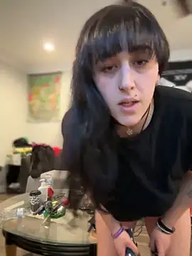 Snapshot of ThicBunz chatting on 11/05/25, 04:29 ThicBunz online show from 11/05/25, 04:29