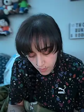 Snapshot of ThicBunz chatting on 11/13/25, 04:11 ThicBunz online show from 11/13/25, 04:11