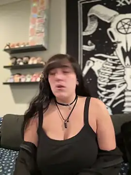 Snapshot of ThicBunz chatting on 11/15/25, 03:08 ThicBunz online show from 11/15/25, 03:08