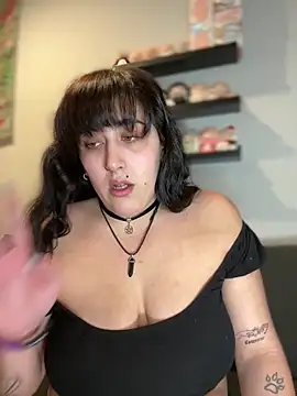 Snapshot of ThicBunz chatting on 11/21/25, 05:33 ThicBunz online show from 11/21/25, 05:33