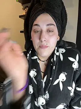 Snapshot of ThicBunz chatting on 11/30/25, 06:01 ThicBunz online show from 11/30/25, 06:01