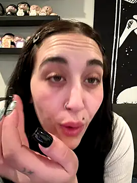 Snapshot of ThicBunz chatting on 12/14/25, 03:45 ThicBunz online show from 12/14/25, 03:45