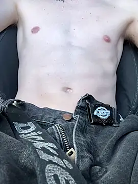 Snapshot of toysonly chatting on 02/27/25, 08:20 toysonly online show from 02/27/25, 08:20