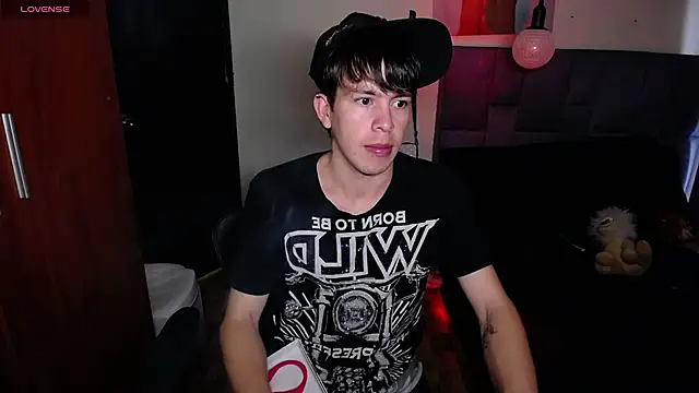 Snapshot of DominicPrince chatting on 11/23/25, 07:35 DominicPrince online show from 11/23/25, 07:35