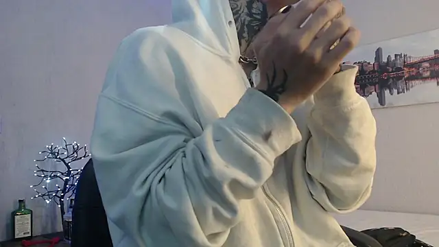 Snapshot of Andy_bapho chatting on 12/28/24, 04:30 Andy bapho online show from 12/28/24, 04:30