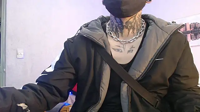 Snapshot of Andy_bapho chatting on 02/27/25, 02:43 Andy bapho online show from 02/27/25, 02:43