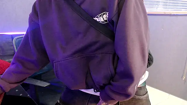 Snapshot of Andy_bapho chatting on 09/18/25, 02:08 Andy bapho online show from 09/18/25, 02:08