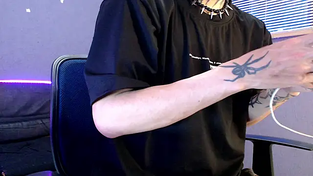 Snapshot of Andy_bapho chatting on 10/11/25, 04:01 Andy bapho online show from 10/11/25, 04:01