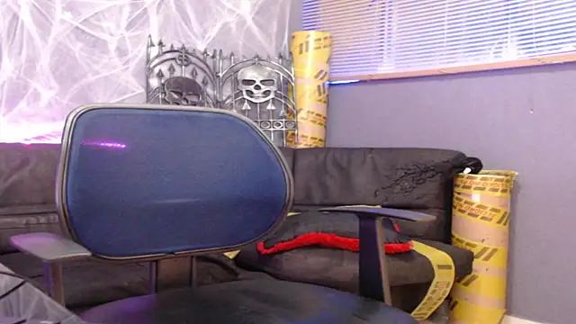 Snapshot of Andy_bapho chatting on 10/30/25, 01:45 Andy bapho online show from 10/30/25, 01:45