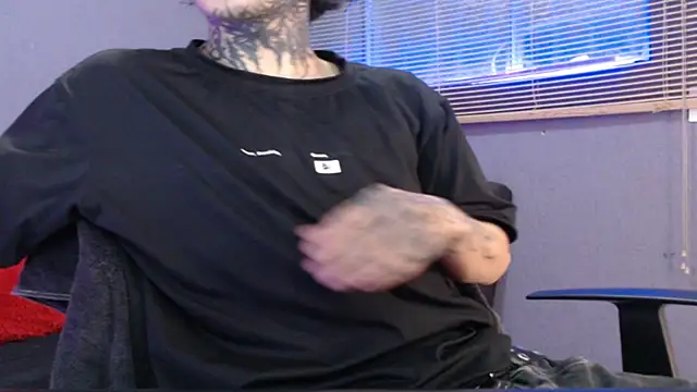 Snapshot of Andy_bapho chatting on 11/10/25, 02:49 Andy bapho online show from 11/10/25, 02:49