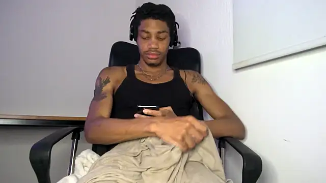 Snapshot of Skinnyblackman chatting on 05/19/26, 05:14 Skinnyblackman online show from 05/19/26, 05:14