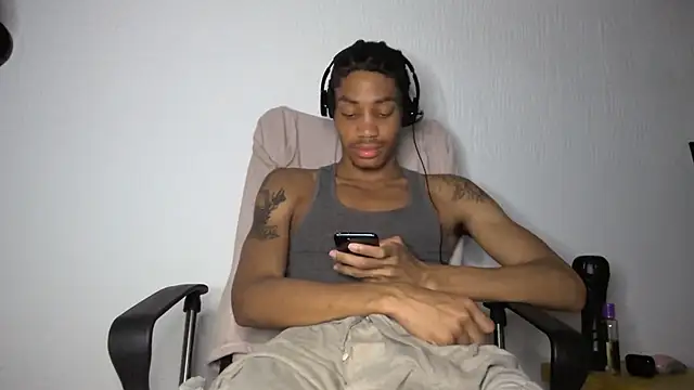 Snapshot of Skinnyblackman chatting on 06/10/26, 05:18 Skinnyblackman online show from 06/10/26, 05:18