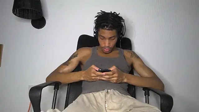 Snapshot of Skinnyblackman chatting on 06/24/26, 02:54 Skinnyblackman online show from 06/24/26, 02:54