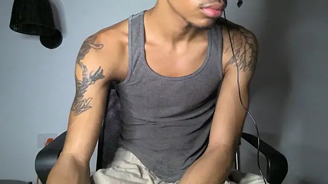 Snapshot of Skinnyblackman chatting on 06/25/26, 05:12 Skinnyblackman online show from 06/25/26, 05:12